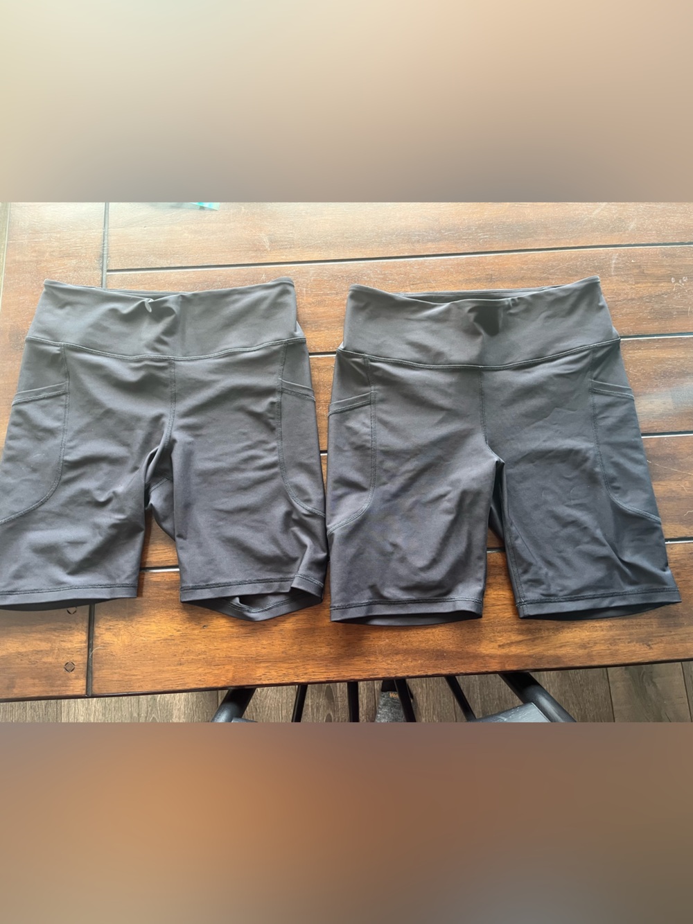 Old Navy women’s 6” biker shorts- powersoft active Large like new
